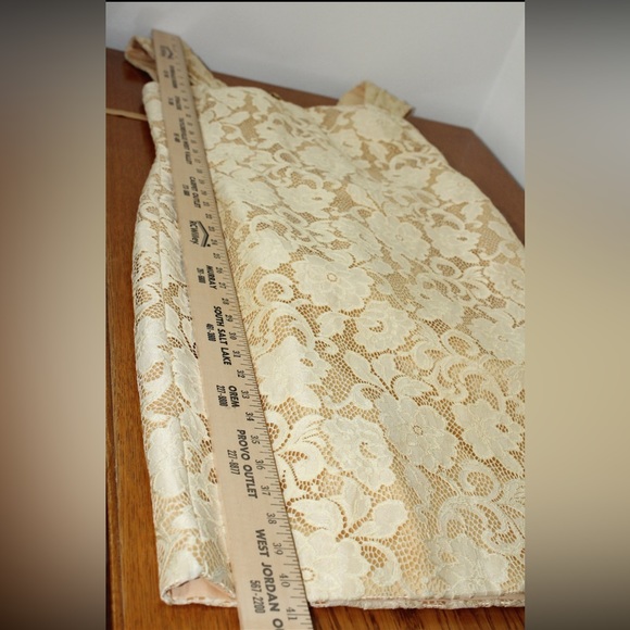 Zinnia Elegans Golden Lace Pencil Dress - Picture 5 of 8